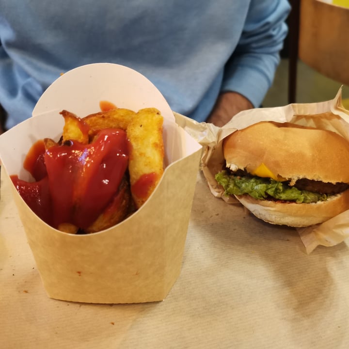 review photo of Hank Burger L'Allumé shared by @gloirevoir on 15 Oct 2022 - review