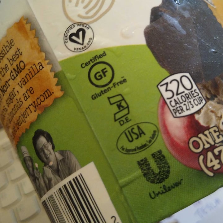 review photo of Ben & Jerry's Cherry Garcia Non-Dairy Frozen Dessert shared by @biancavegan on 17 Nov 2021 - review