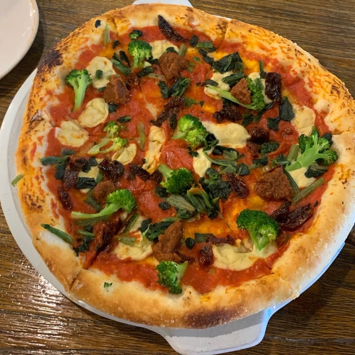 photo of Jamie's Italian Jamie's super greens pizza VEGAN shared by @rheashankar on  06 Jul 2021 - review