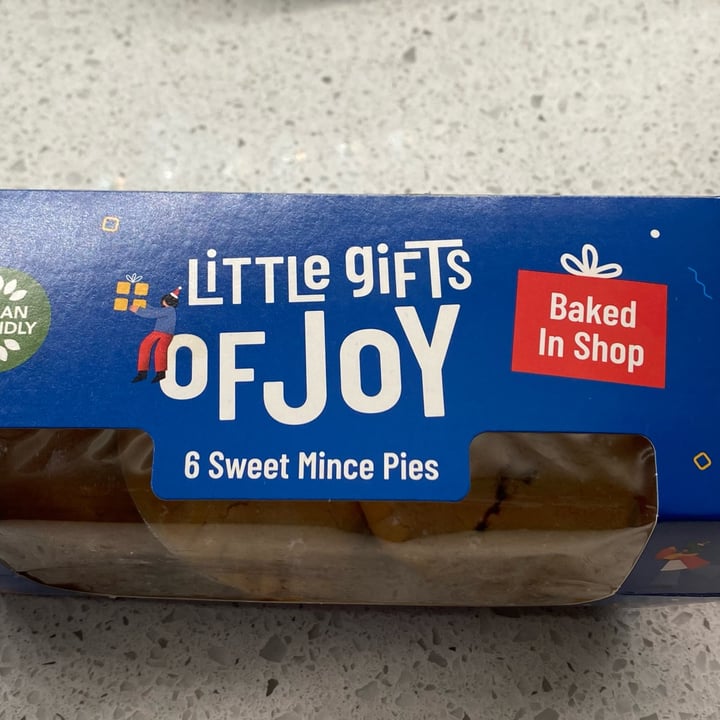 photo of Greggs Mince Pies shared by @leevardy on  27 Nov 2021 - review