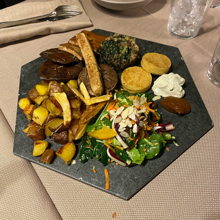 photo of Ecosteria Parco Santi Angeli Gran grigliata vegan shared by @arthurlee on  18 Feb 2022 - review