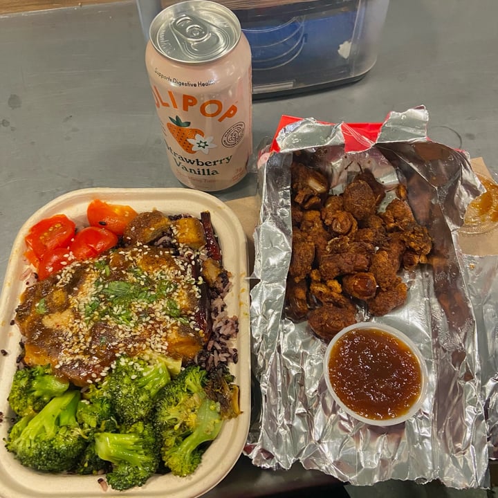 review photo of Pow Pow (Left): General’s Chick’n with Rice & Salad and (Right): Fried Onion Poppers shared by @kailanin on 03 Dec 2021 - review