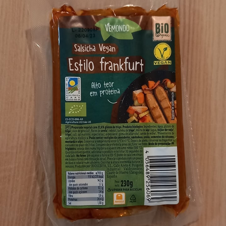 photo of Vemondo salsichas veganas shared by @lisagasques on  01 Dec 2022 - review