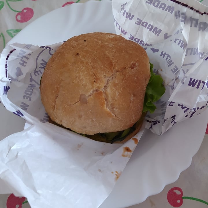 photo of Flower Burger coccinella burger shared by @maple15 on  01 Jul 2022 - review