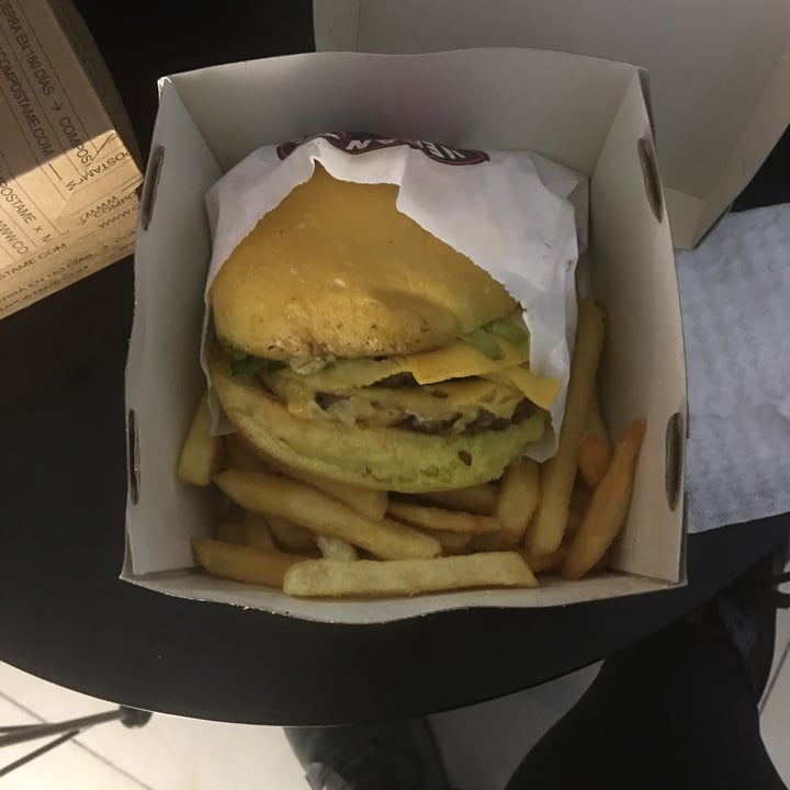 photo of VEGAN FOX Vegmac Burger shared by @paulestoyaqui on  20 Jun 2021 - review