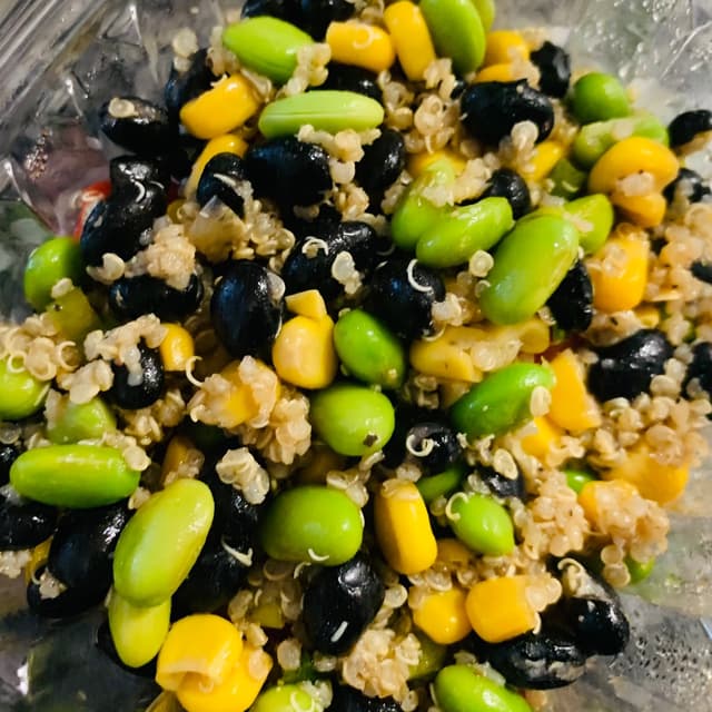 「Edamame Quinoa Salad」の料理の写真