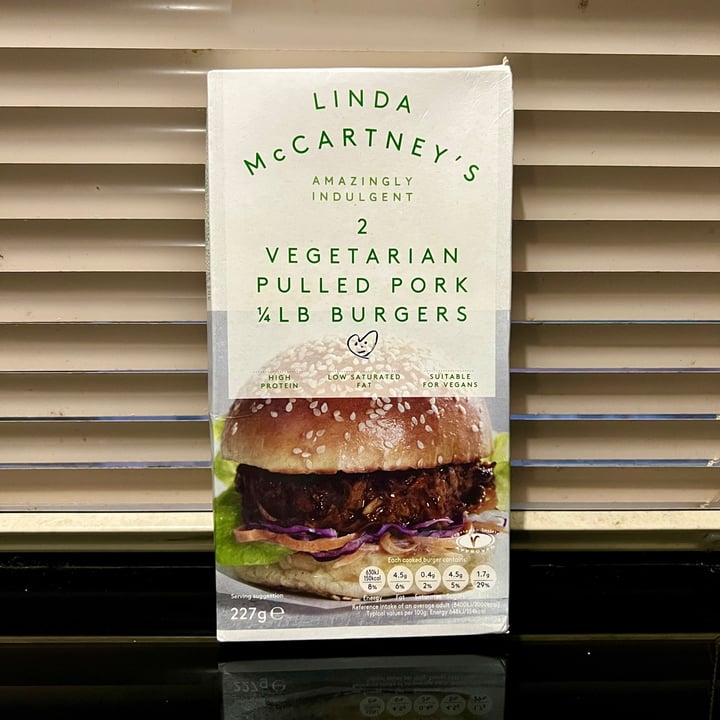 photo of Linda McCartney's 2 Vegetarian Pulled Pork 1/4lb Burgers shared by @sunporklegogay on  10 Oct 2021 - review