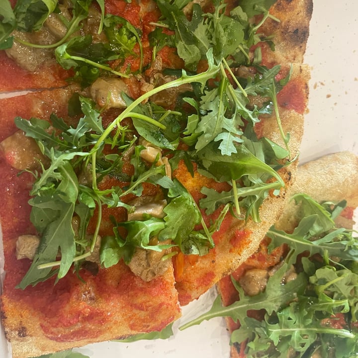 review photo of Pizza Roma Pizza Rossa Con Rucola E Porcini shared by @mermaid-inside on 06 Sep 2022 - review