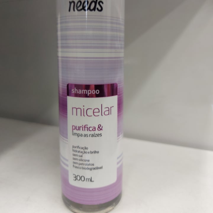 review photo of Needs shampoo shared by @moiraosorio on 07 Jun 2022 - review