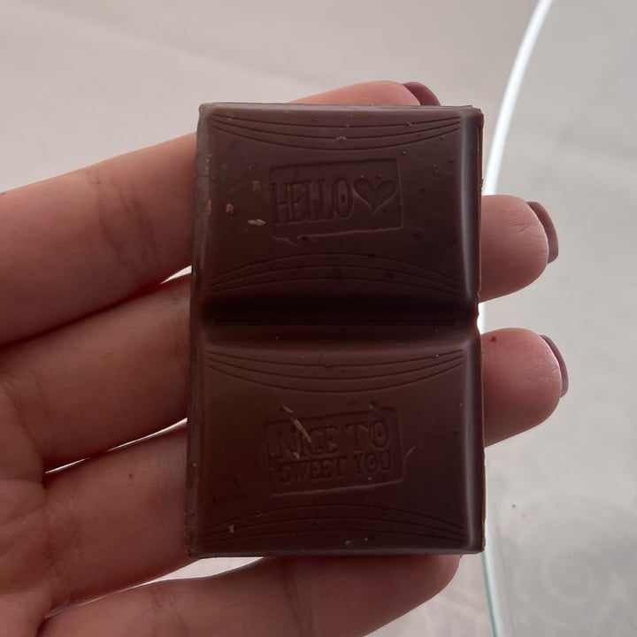 photo of Lindt Hello Vegan Salted Caramel shared by @marianalyra on  03 Nov 2022 - review