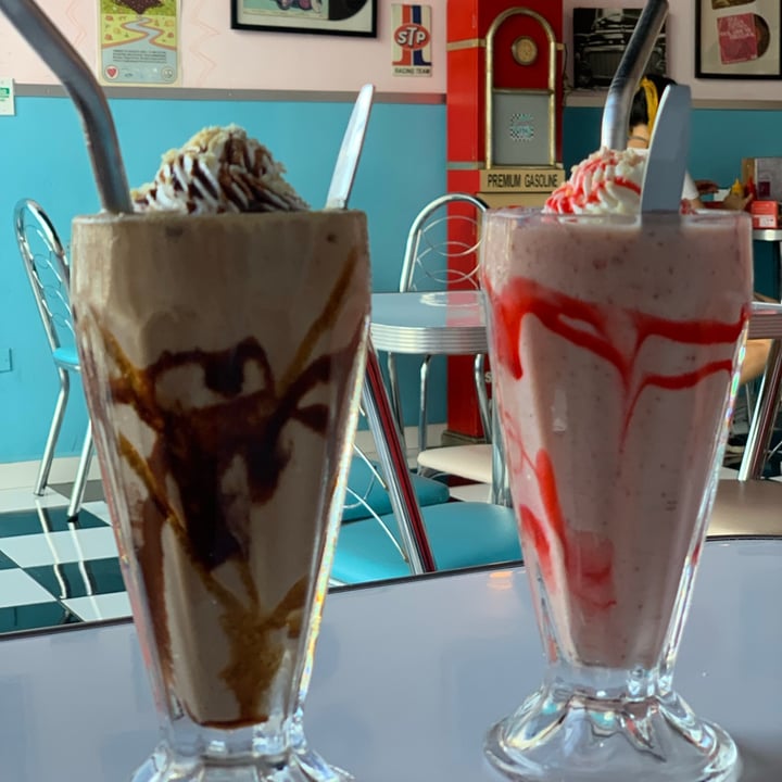 review photo of COMET 984 - 50's Diner Home-made Snickers Milkshake shared by @earthvelvet on 12 Jun 2021 - review