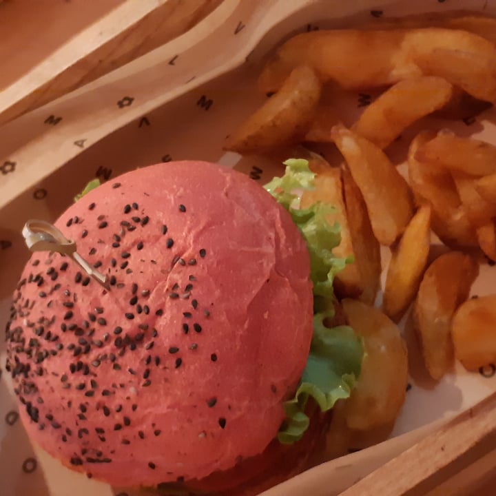 photo of Flower Burger Coccinella Burger shared by @martabrando on  29 Jun 2022 - review