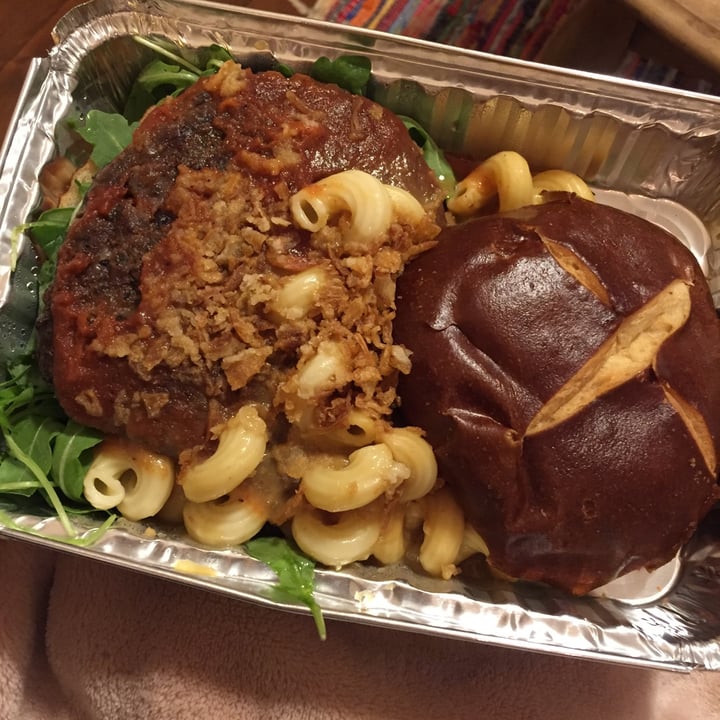 photo of 21 Oak Mac Attack Burger shared by @awinter141 on  12 Nov 2021 - review