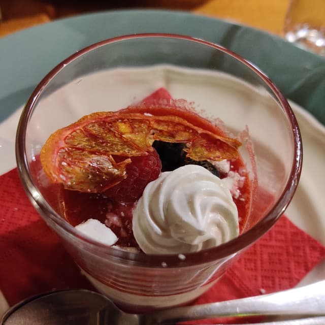Photo of the dish “Vegcake lamponi e meringhe”