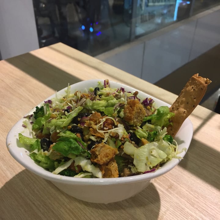 photo of SaladStop! The Earth Bowl shared by @lisab on  09 Nov 2018 - review