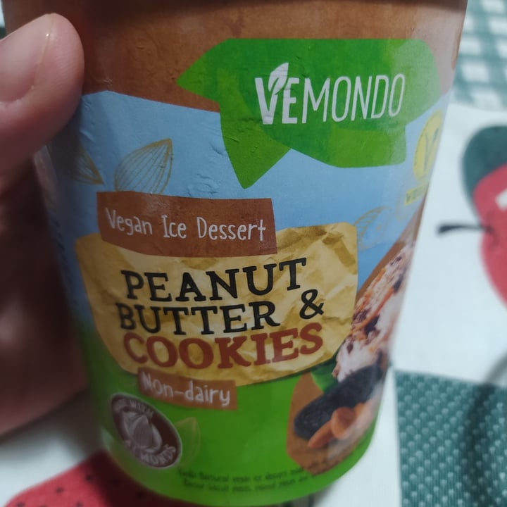 photo of Vemondo Gelato Peanutbutter & Cookies shared by @annabi on  14 Aug 2022 - review