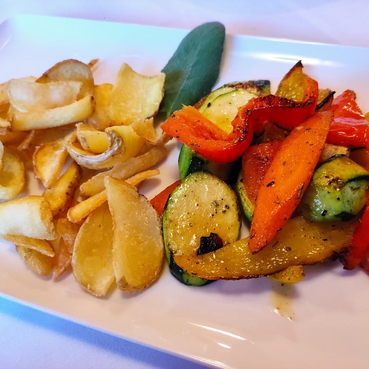 photo of Hotel Drei Birken verdure grigliate con patate dippers shared by @ambras on  20 Aug 2022 - review