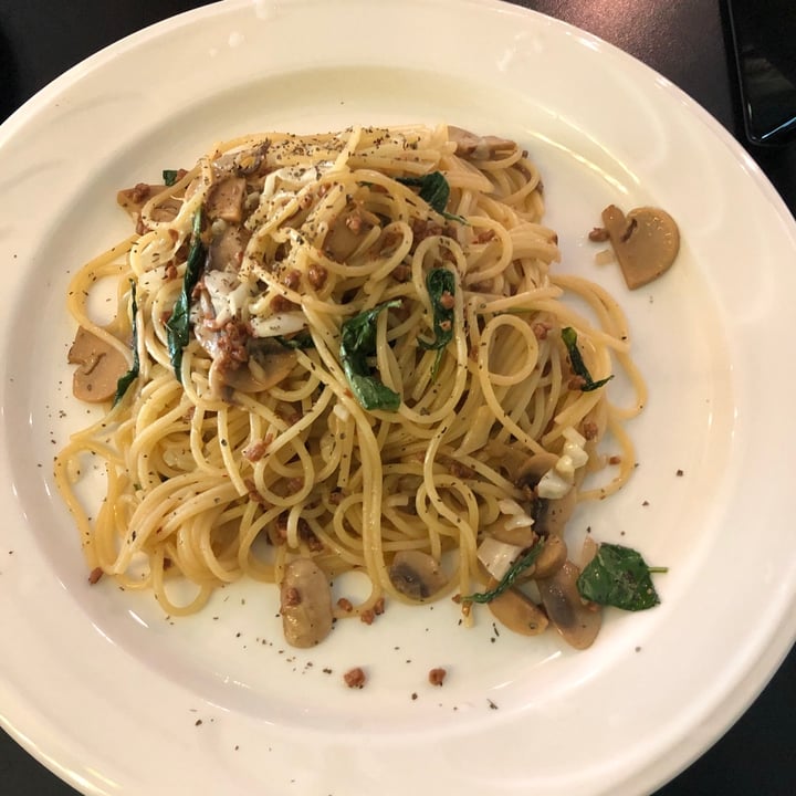 photo of Mother Earth Vegetarian Thai basil and mushroom spaghetti shared by @emelty on  07 Aug 2020 - review