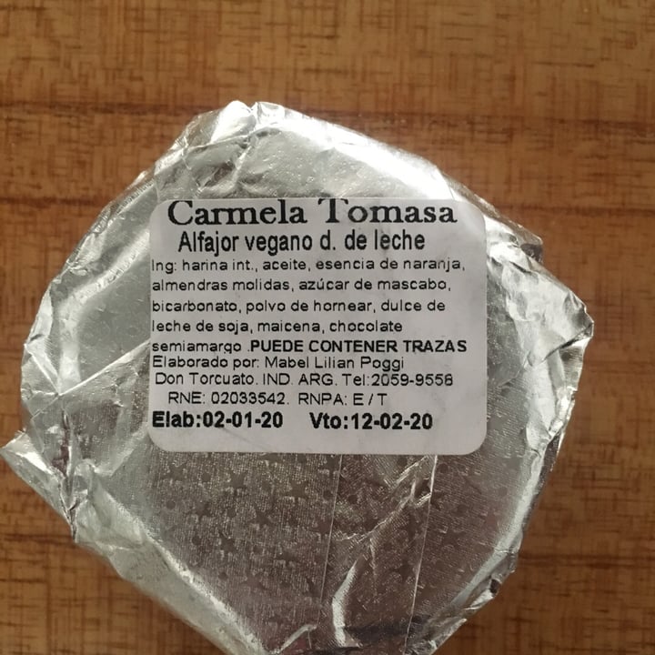 review photo of Carmela Tomasa Alfajor Dulce de Leche Vegano shared by @y0gurt on 25 Jan 2020 - review