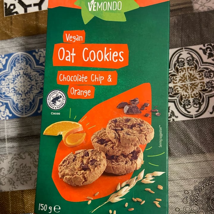photo of Vemondo  oat cookies chocolate chip  & orange shared by @aledece on  01 Nov 2022 - review