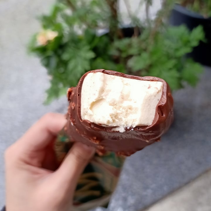 photo of Magnum Magnum Vegan Almond shared by @weeney on  06 Oct 2021 - review