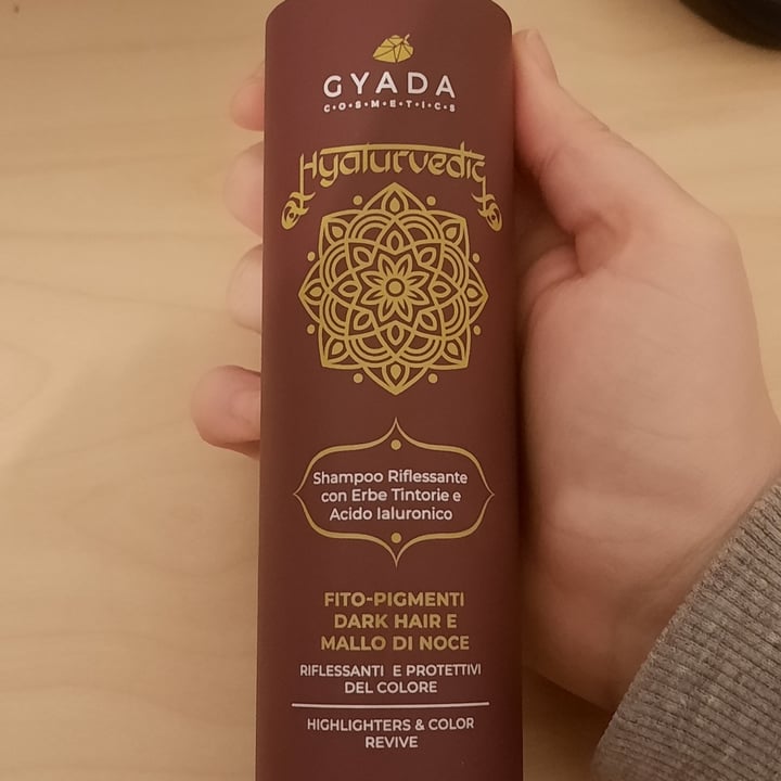 photo of Gyada Cosmetics Shampoo Riflessante Fito-pigmenti Dark Hair E Mallo Di Noce shared by @beax on  12 Apr 2022 - review