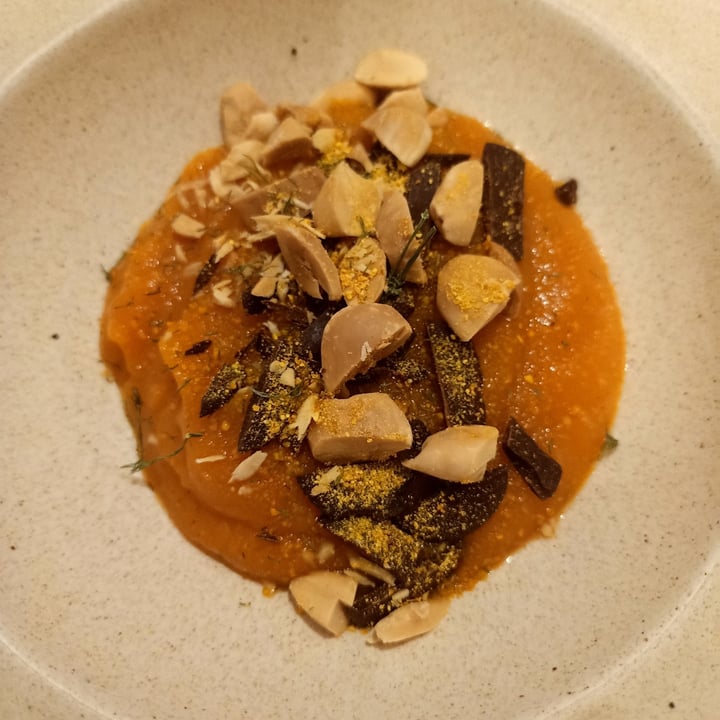 photo of Cerchio Rosso Crema Di Patate Dolci Con Cioccolato Fondente Mandorle Tostate E Polvere Di Agrumi shared by @roseaste on  13 Apr 2022 - review