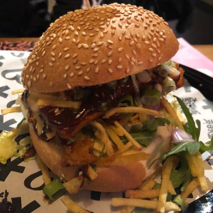review photo of Vegan Junk Food Bar Heppi ribs burger shared by @vegskinny on 19 Jan 2022 - review
