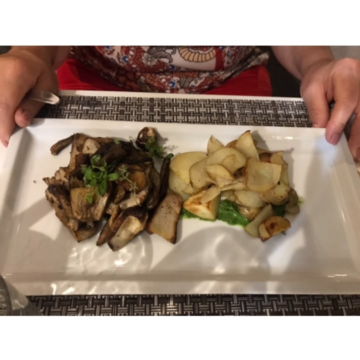 photo of L'OV Osteria Vegetariana Porcini arrosto con millefoglie di patate shared by @lallus8 on  27 Jun 2022 - review