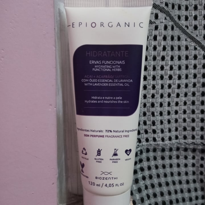 photo of Biozenthi Hidratante corporal shared by @victoriasantoscr on  04 May 2022 - review