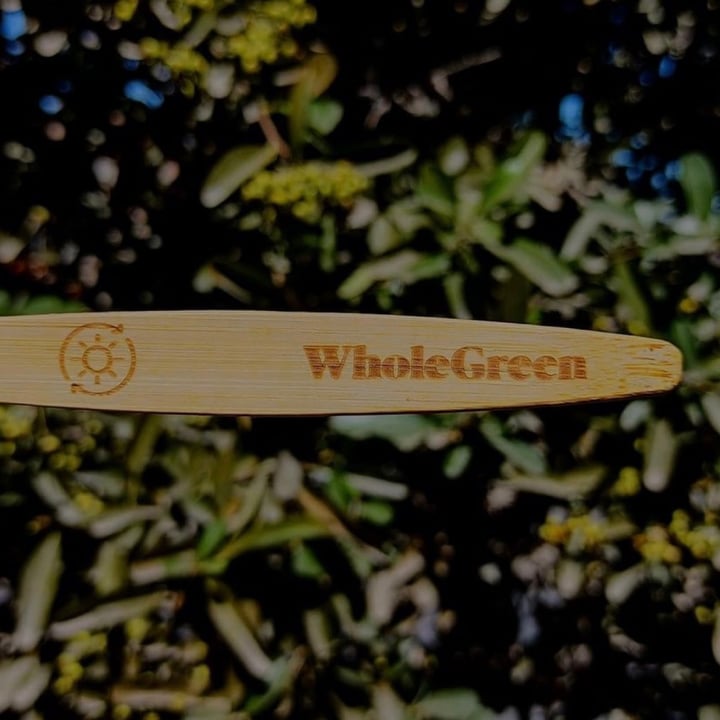 review photo of Whole Green Cepillo Dental de Bambú shared by @alexisedsoto on 02 Dec 2021 - review