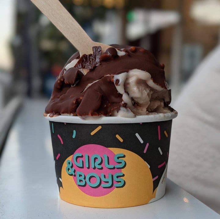 photo of Girls & Boys Peach Crumble Gelato shared by @hannibal on  07 Dec 2020 - review