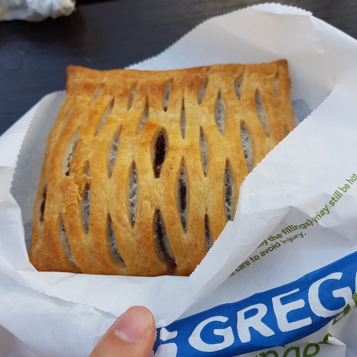 review photo of Greggs Vegan Steak Bake shared by @vegancybele on 31 Oct 2020 - review