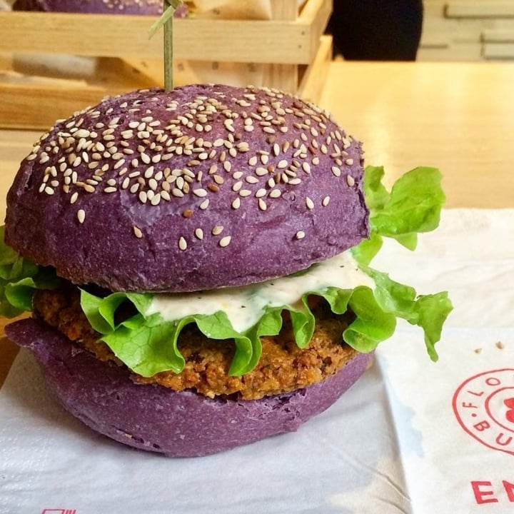 photo of Flower Burger Cheesy ciecio shared by @mattheww on  09 Aug 2020 - review