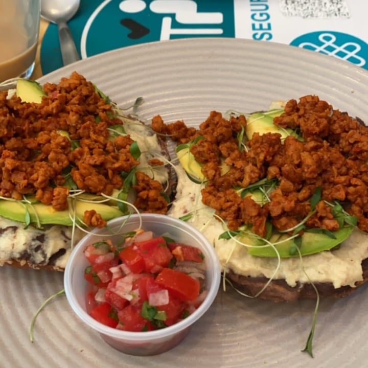 photo of Aura Vegana Molletes shared by @michdmz on  31 May 2021 - review