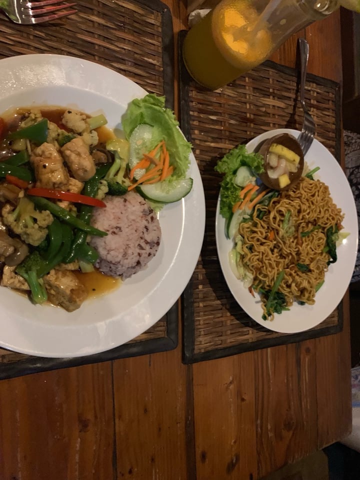photo of Tasty Vegan Mie goreng shared by @letsgovegan on  23 Nov 2019 - review