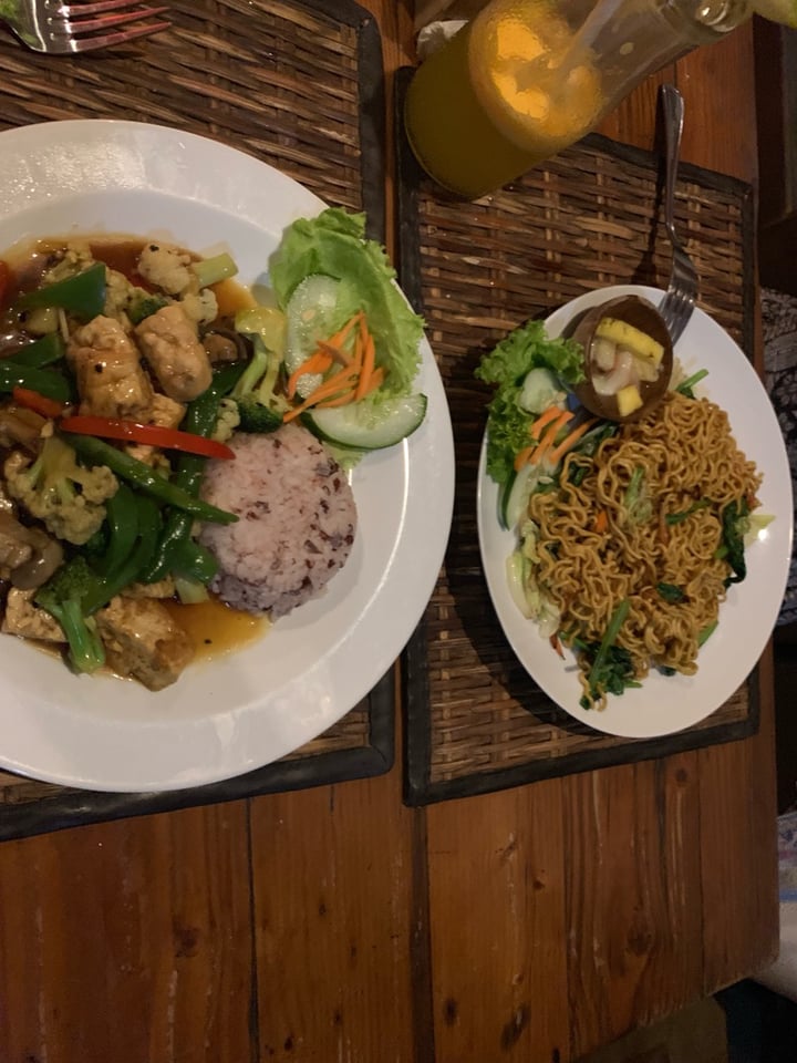 review photo of Tasty Vegan Mie goreng shared by @letsgovegan on 23 Nov 2019 - review