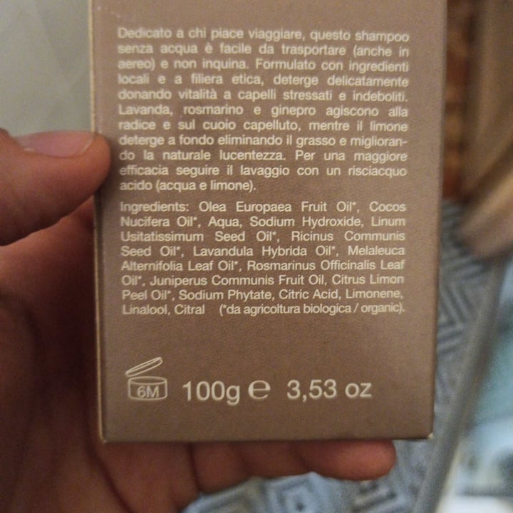 photo of La Saponaria Doccia shampoo solido ai Semi di lino shared by @fedegoesgreen on  16 Oct 2021 - review