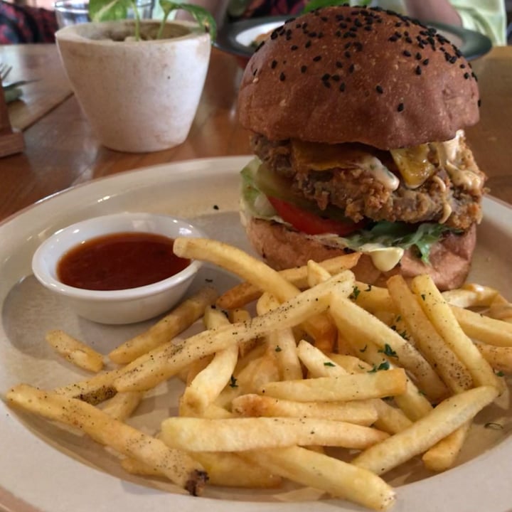 review photo of Manggis in Canggu Buttermylk Chicken Burger shared by @sovsten on 17 Oct 2022 - review