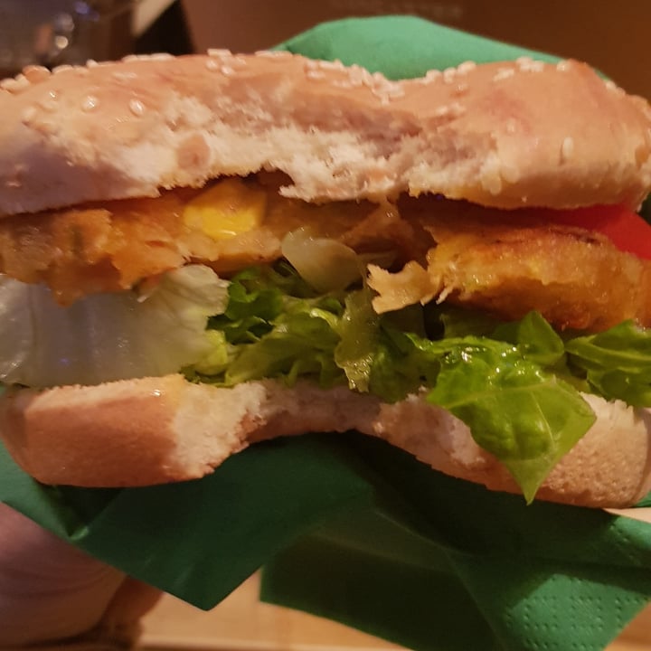 photo of Scholars Lounge Irish pub Sunny veggie burger shared by @pieroniart on  14 Oct 2022 - review