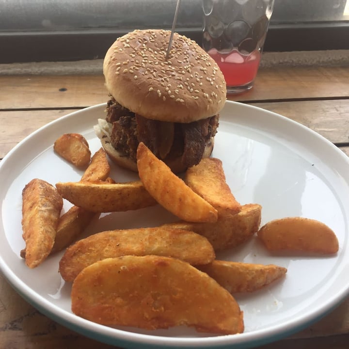 photo of Vegattos Hamburguesa Beefless shared by @zullybee on  11 Apr 2022 - review