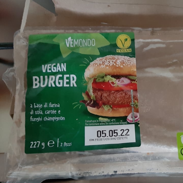 review photo of Vemondo Vegan Burger a base di farina di soia, carote e funghi champignon shared by @valeria-1996 on 07 May 2022 - review