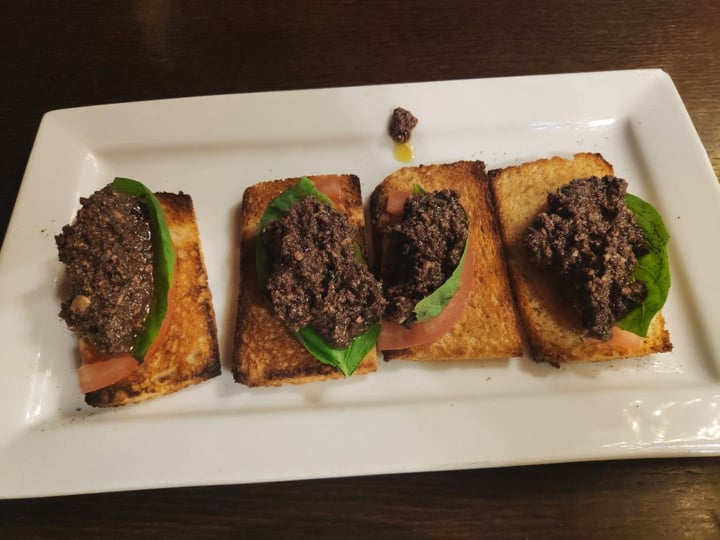 photo of Ronen Italian Kitchen Olive Paste Bruschetta shared by @rehrah on  18 Jan 2020 - review