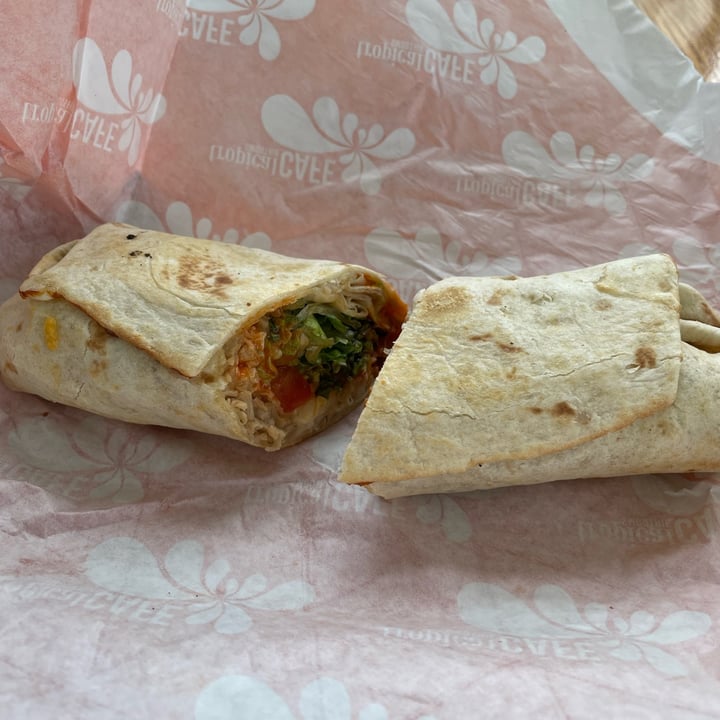photo of Tropical Smoothie Cafe buffalo chicken wrap shared by @avafortheanimals on  05 Aug 2022 - review