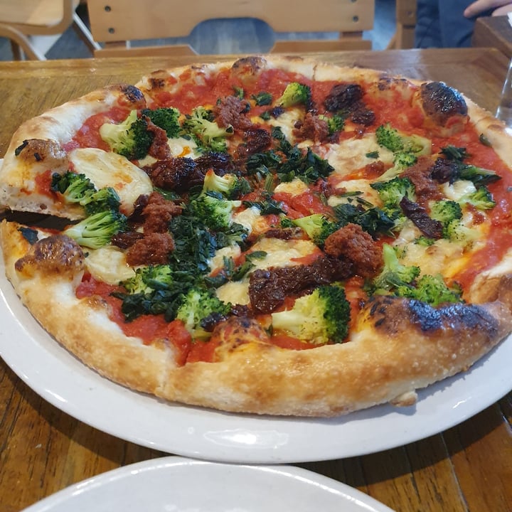 photo of Jamie's Italian Jamie's super greens pizza VEGAN shared by @alleyy on  30 Dec 2020 - review