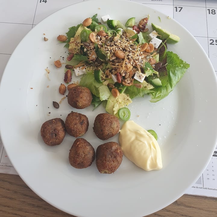 photo of Woolworths Food Falafel Bites shared by @rozaanfichardt on  12 Oct 2020 - review