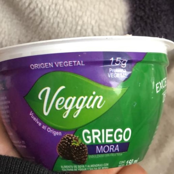 photo of Veggin Yogurt Griego de Mora shared by @lauramartinez on  02 Oct 2021 - review
