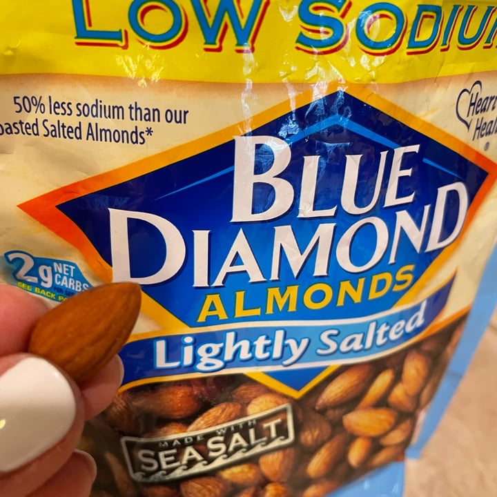 photo of Blue Diamond Blue Diamond Almonds Lightly Salted shared by @veggietable on  03 Oct 2021 - review