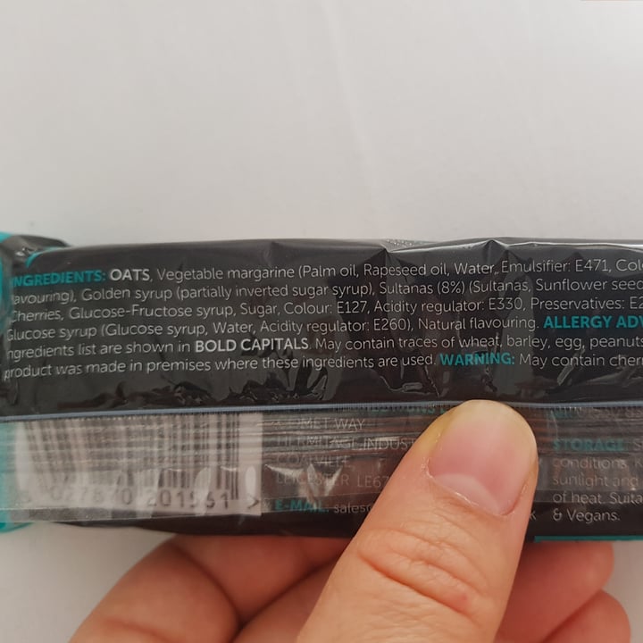 review photo of Food Connections Sultana and Cherry Flapjack shared by @vegancybele on 31 Oct 2020 - review