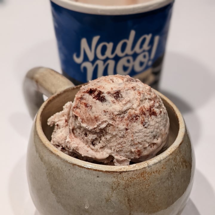 photo of NadaMoo! Cookie's & Cream Ice Cream shared by @veggieassassin on  04 Mar 2021 - review